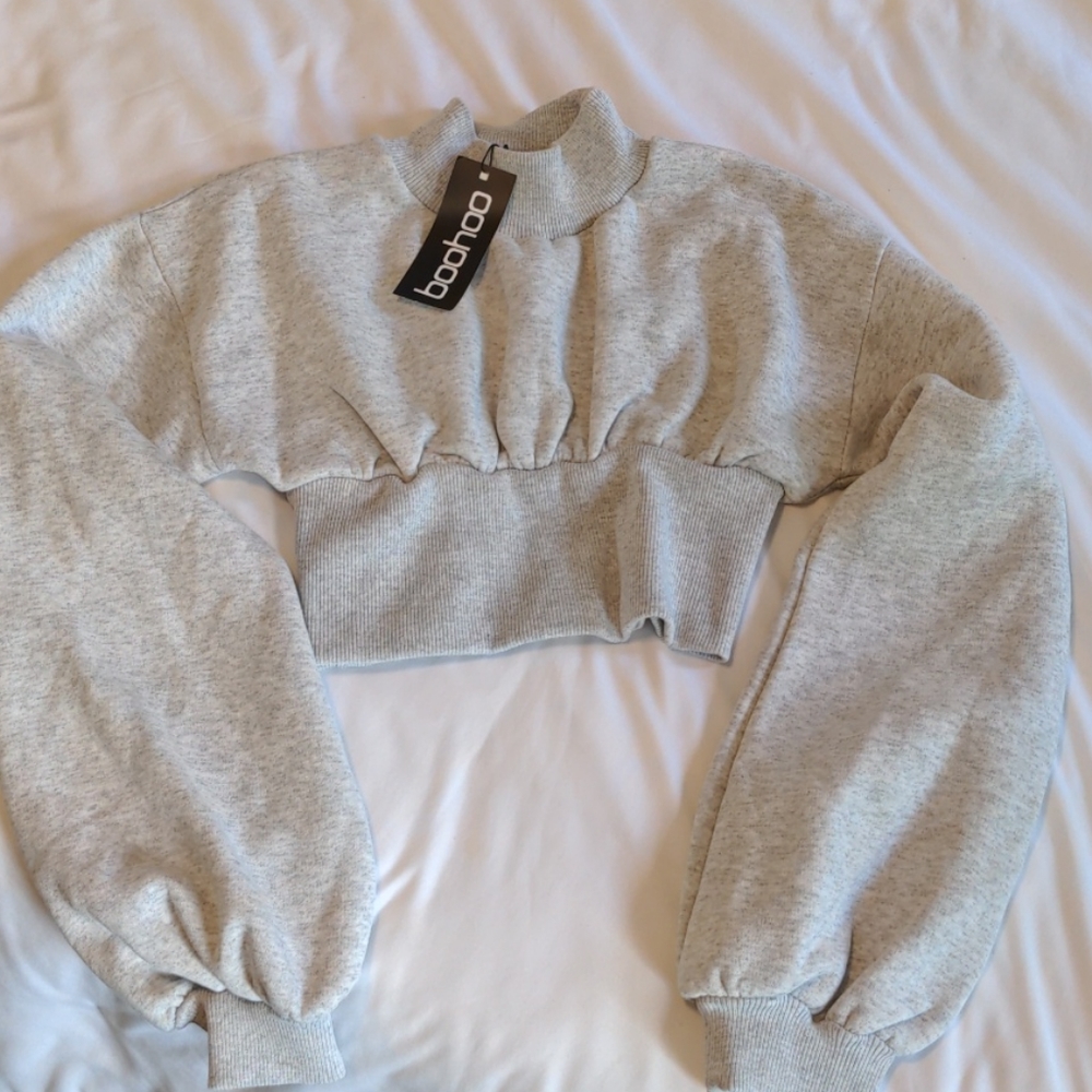 Boohoo size 8 grey cropped sweatshirt